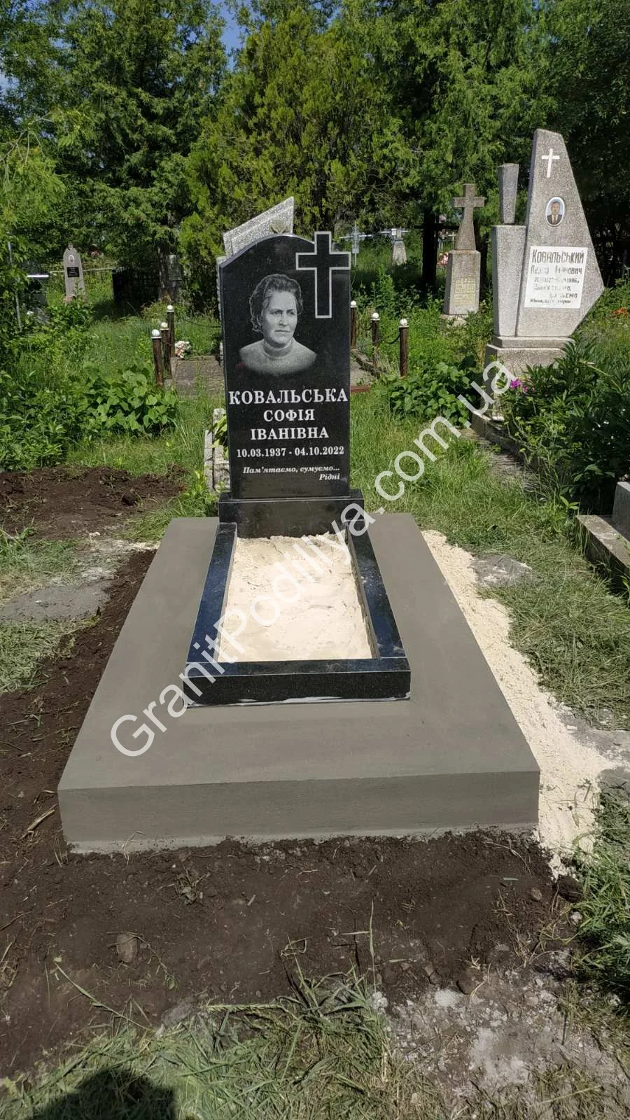 Подвійний пам'ятник з граніту - Кам'янець-Подільський | GranitPodillya